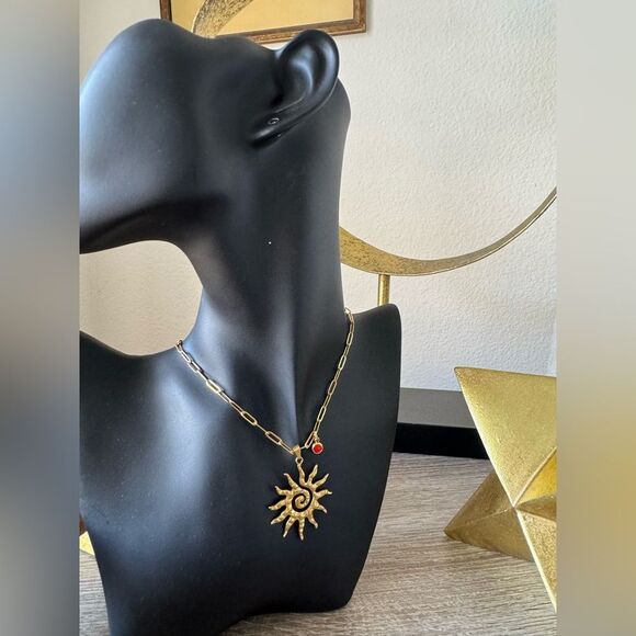 Gold Sun Pendant Necklace A1367 - Picture 4 of 4